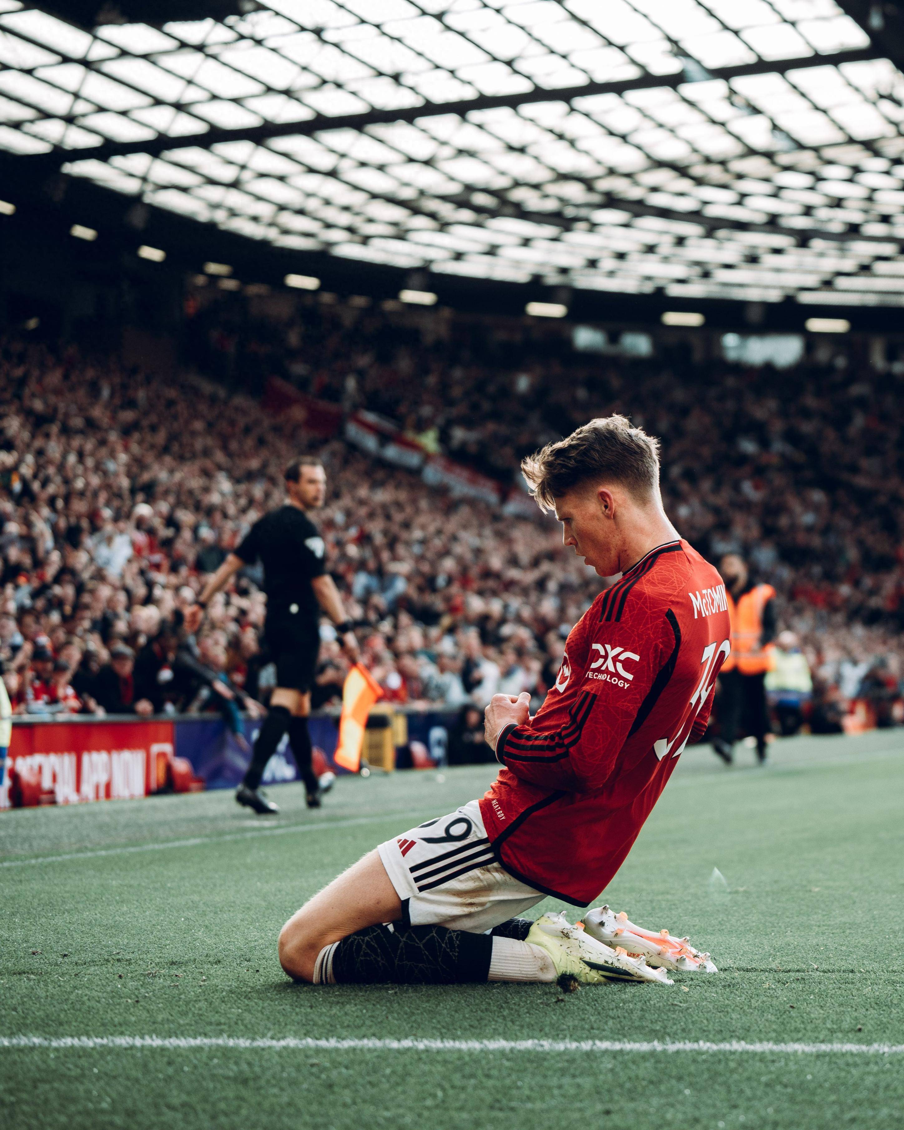 清晨利物浦造点机会——足总杯节点到来,球迷炸锅,轮换策略成焦点 清晨利物浦造点机会——足总杯节点到来,球迷炸锅,轮换策略成焦点