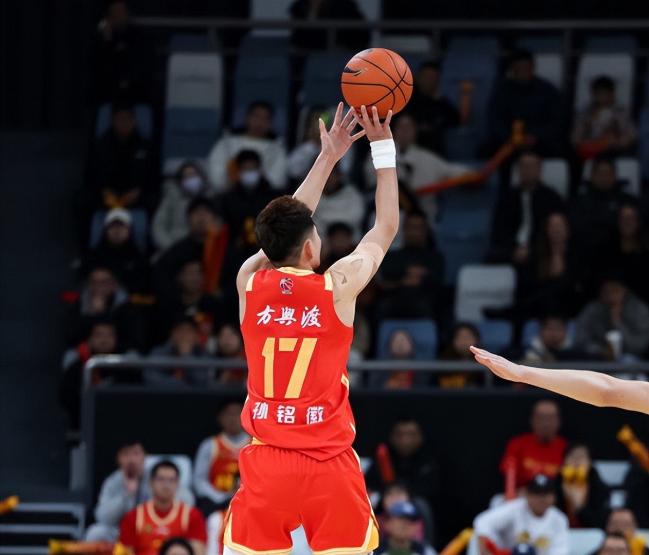 CBA季后赛倒计时，里昂今夜临场应变，细节引发关注，气氛紧张，球探报告显示潜力(腾讯视频播放2019cba十大绝杀球)