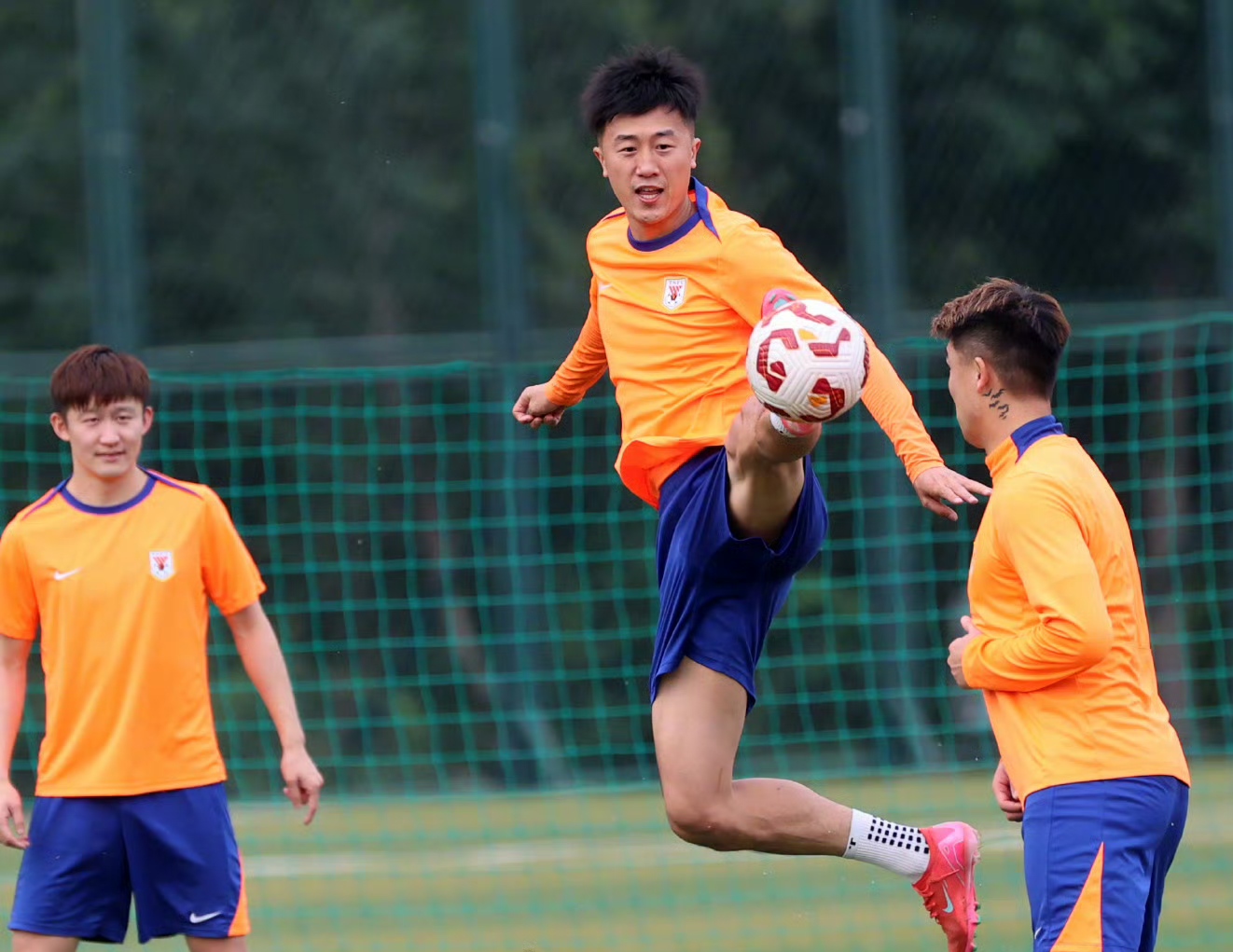 山东泰山发布备战花絮；国际比赛日绝杀压哨；NBA常规赛任务艰巨；阵容厚度经受考验的简单介绍