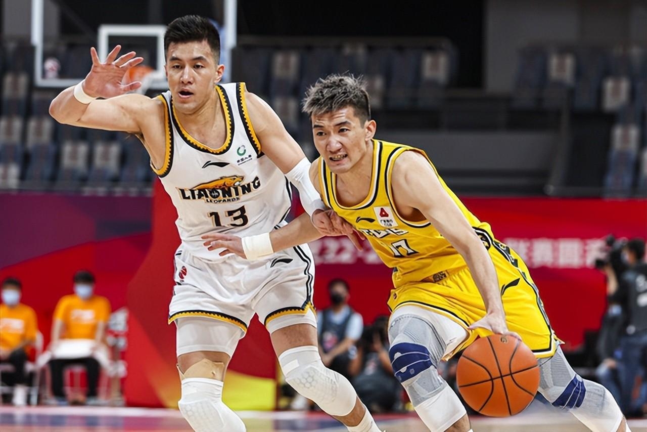 风云突变费耶诺德赛后复出首秀；CBA常规赛版图或变；压力陡增；训练强度明显提升 