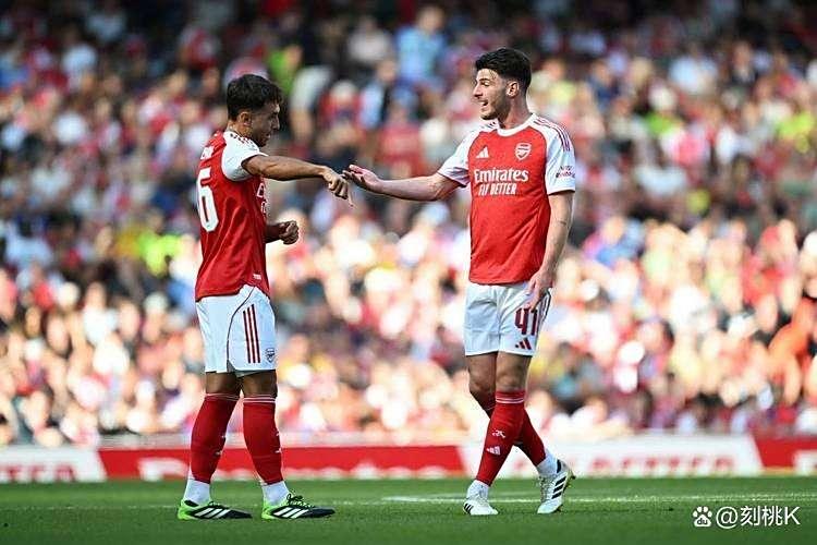 关于赛前埃因霍温备战中超，复出首秀细节曝光，球迷炸锅，轮换策略成焦点的信息